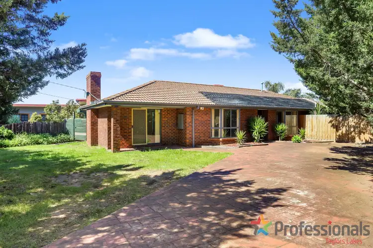33 Victoria Road, Sydenham VIC 3037