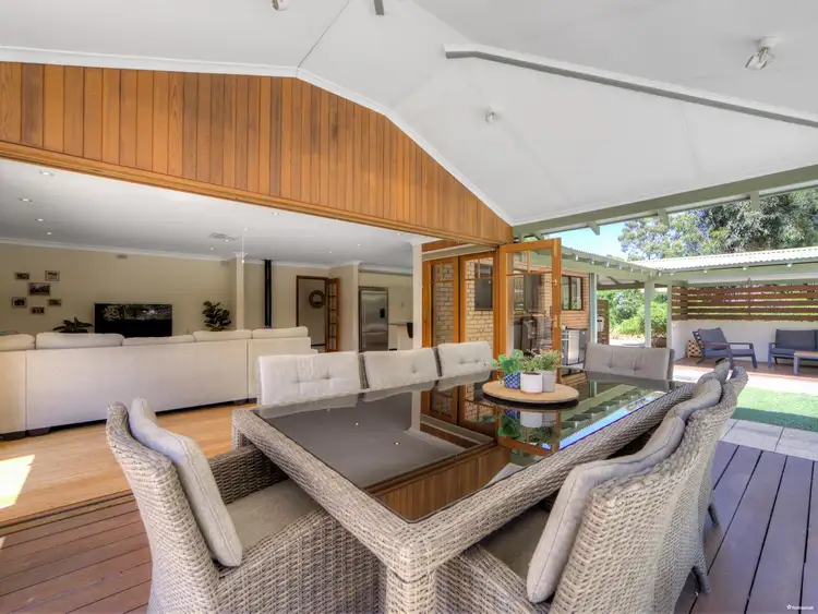 25 Pruiti Crescent, Lesmurdie WA 6076