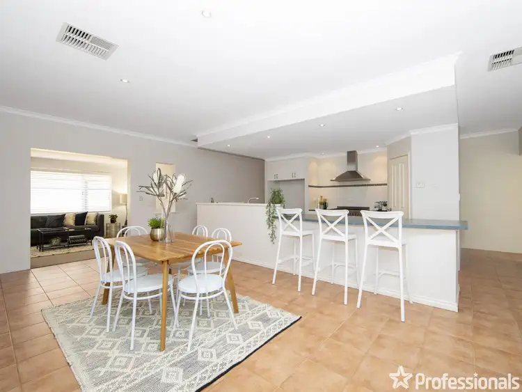 41 Gillings Parade, Wattle Grove WA 6107