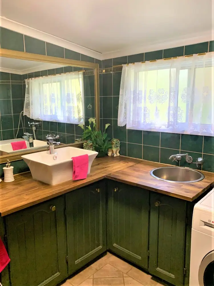 241 High Central Road, Macleay Island QLD 4184