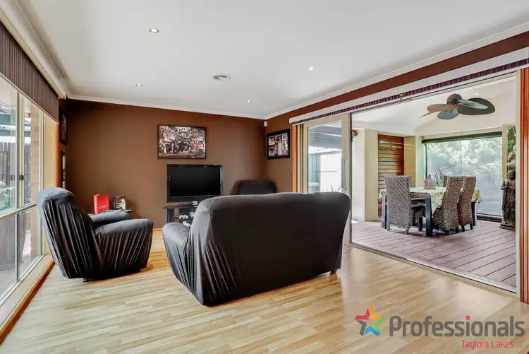 Fifth view of Homely house listing, 2 Heritage Gardens, Sydenham VIC 3037