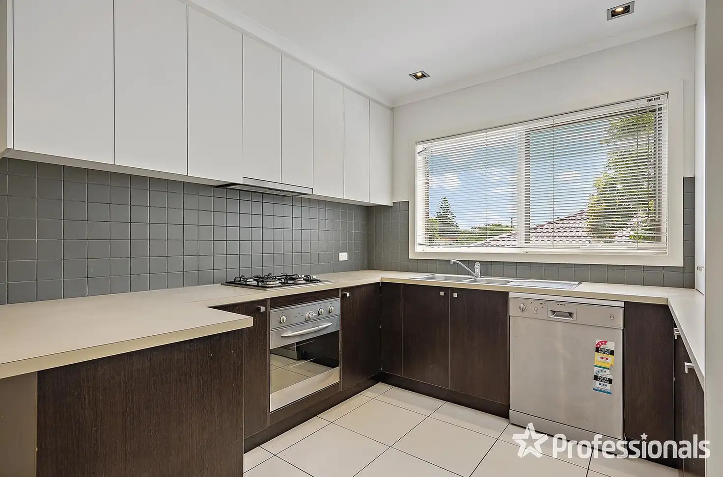 Main view of Homely unit listing, 1/4 David Drive, Mooroolbark VIC 3138