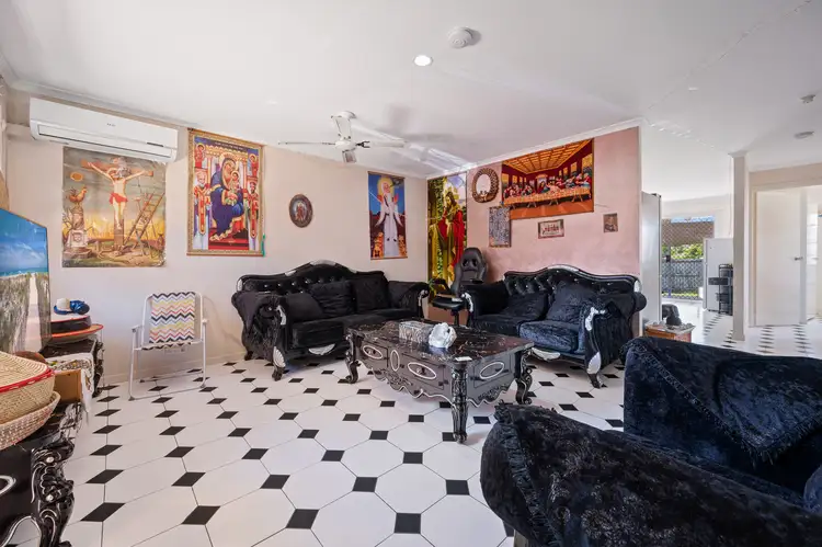 2/167 Olsen Avenue, Labrador QLD 4215