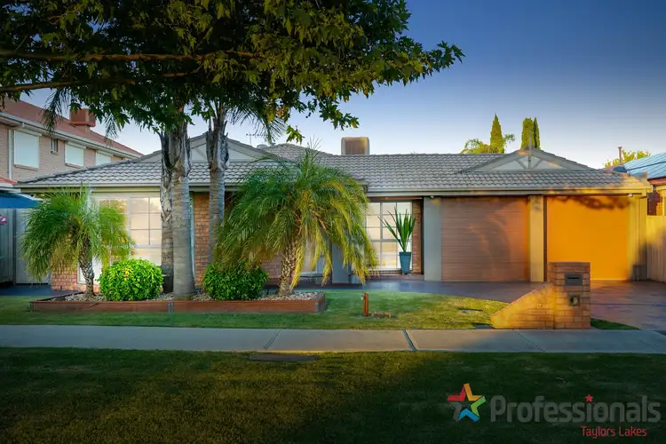 38 Cardigan Crescent, Taylors Lakes VIC 3038