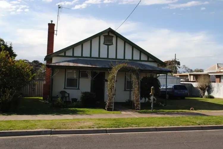 8 Christian Street, Maryborough VIC 3465