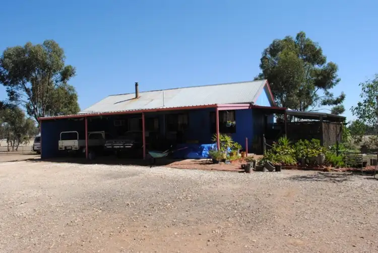 7064 Pyrenees Highway, Avoca VIC 3467