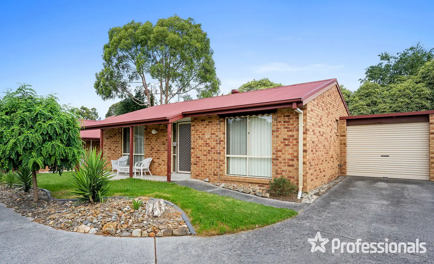 Main view of Homely unit listing, 3/8-9 Hyde Park Walk, Mooroolbark VIC 3138
