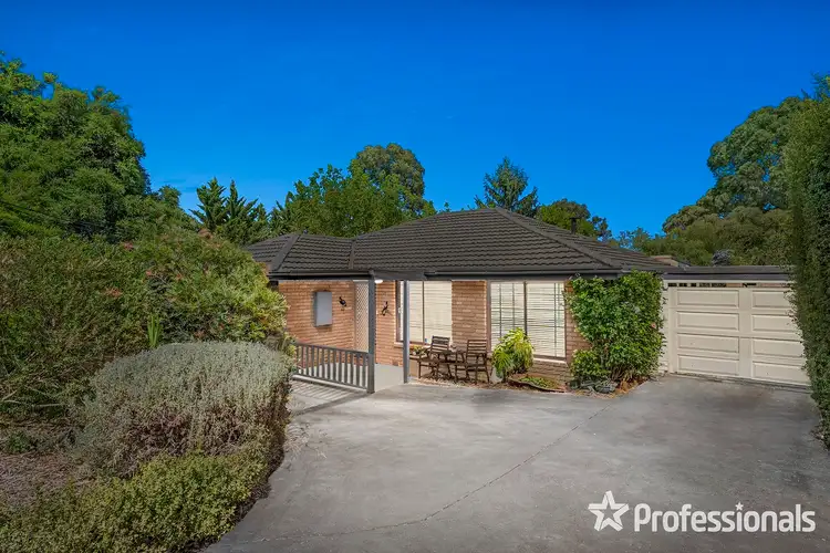 27 Meadowlark Lane, Mooroolbark VIC 3138
