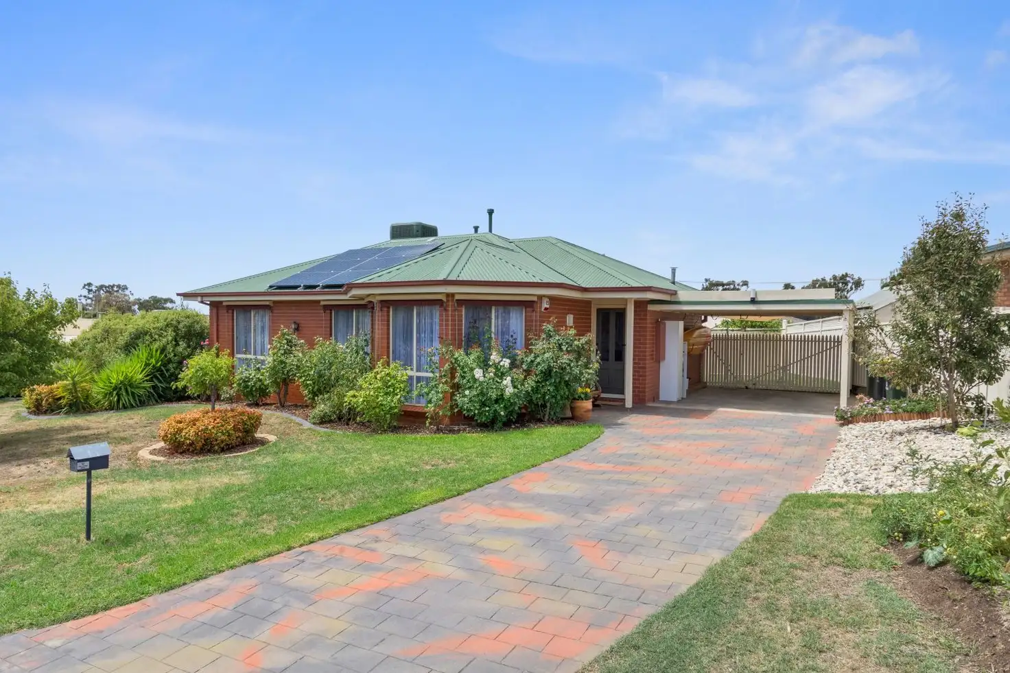 Main view of Homely house listing, 15 Lockwood Mews, Kangaroo Flat VIC 3555