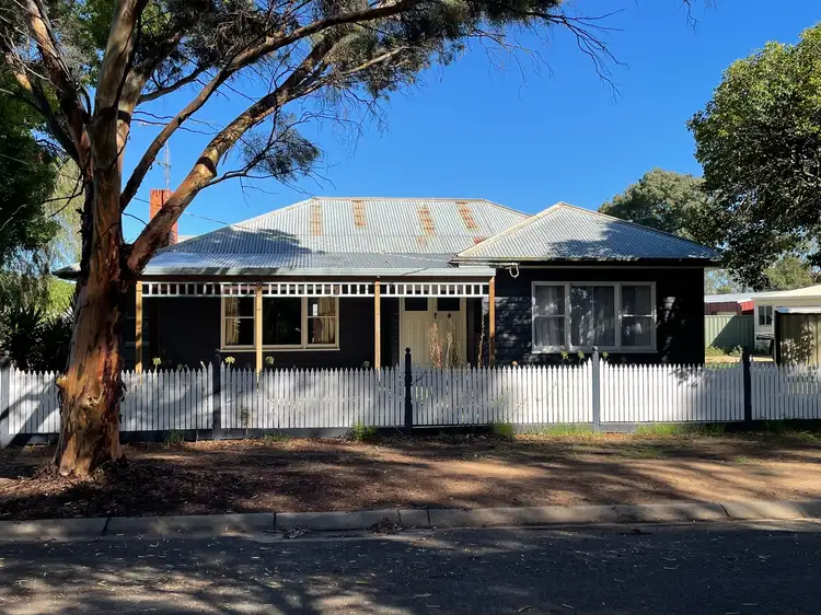 33 Murray Avenue, Numurkah VIC 3636