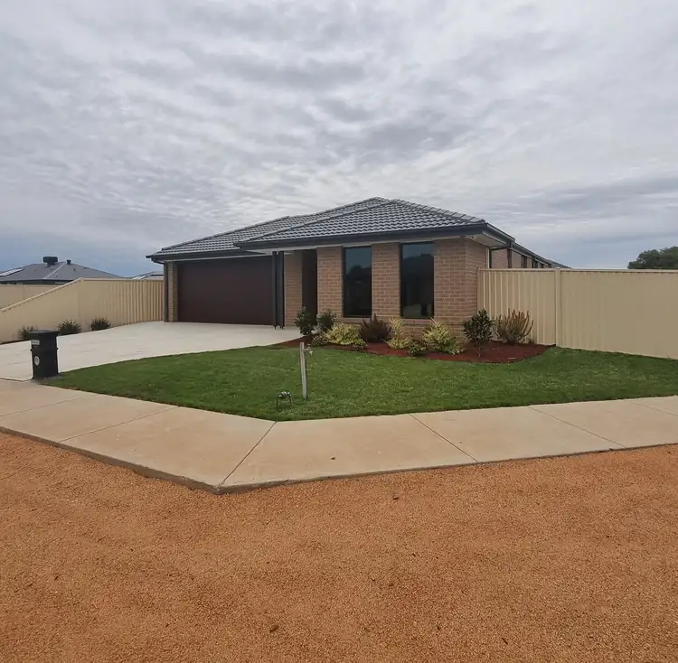 16 Hillsborough Avenue, Shepparton VIC 3630