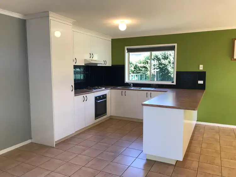 Second view of Homely house listing, 2 Kookaburra Place, Wodonga VIC 3690