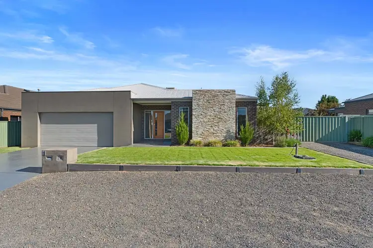 11 Stirling Avenue, Junortoun VIC 3551