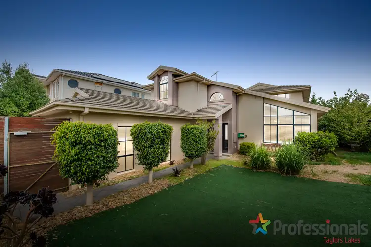21 Perceval Crescent, Taylors Lakes VIC 3038
