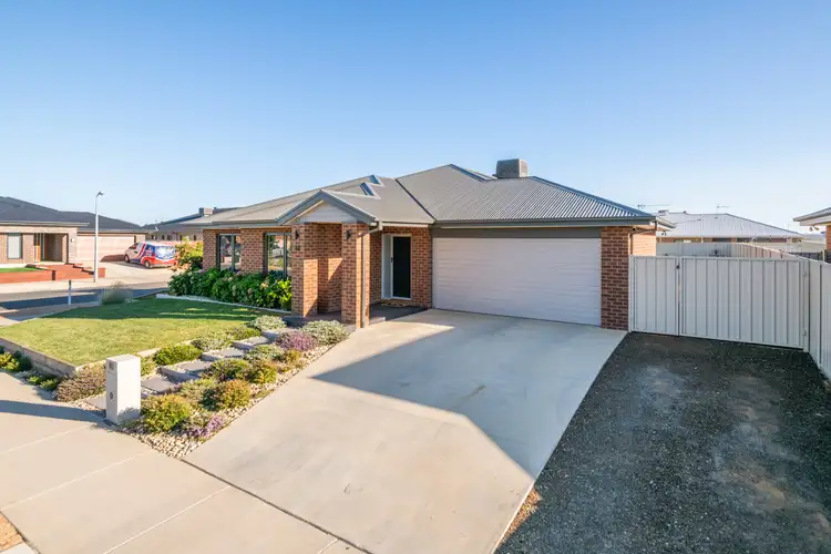 Second view of Homely house listing, 40 Malmsbury Crescent, Kialla VIC 3631