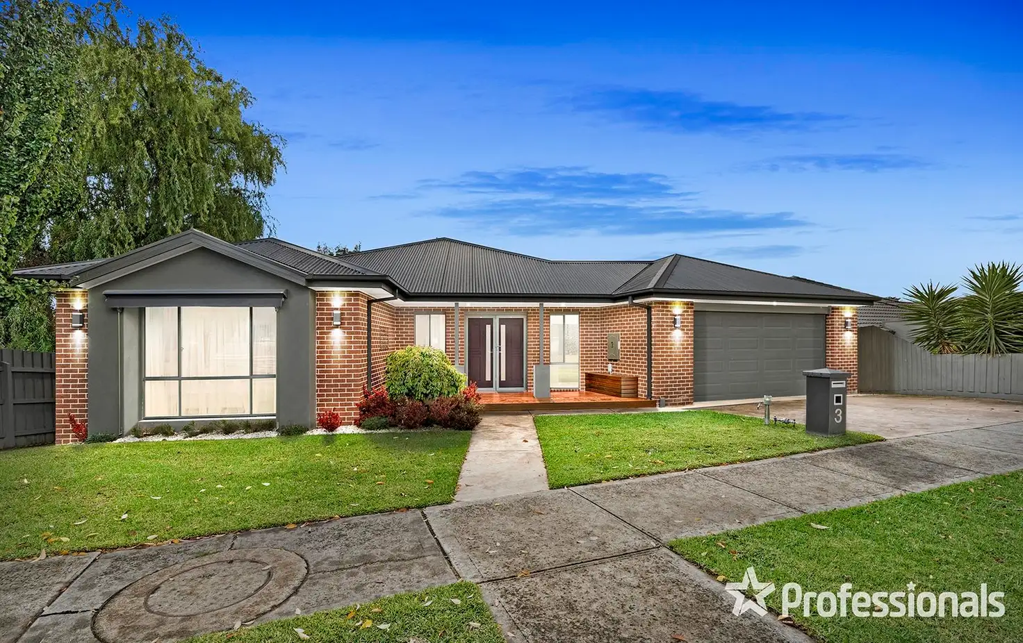 Main view of Homely house listing, 3 Tiverton Circuit, Mooroolbark VIC 3138