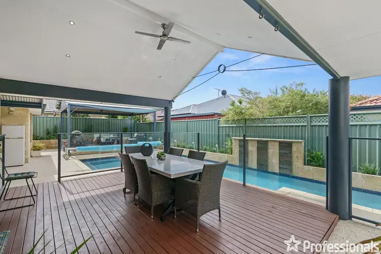 4 Guinevere Pass, Wattle Grove WA 6107