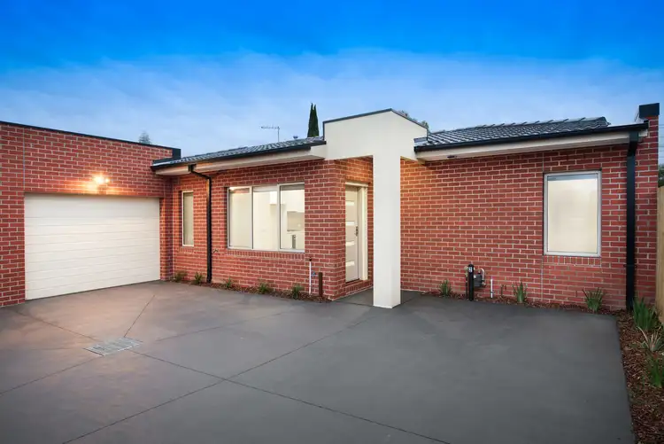 2/185 Lady Nelson Way, Taylors Lakes VIC 3038