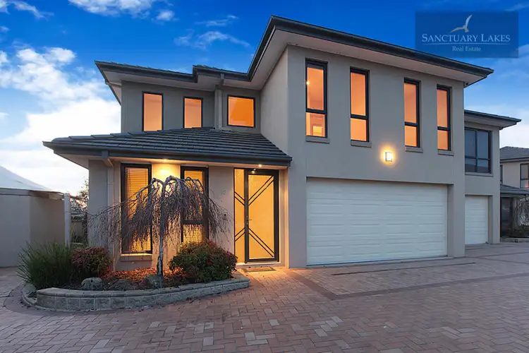 13/2 Sandlewood Lane, Sanctuary Lakes VIC 3030