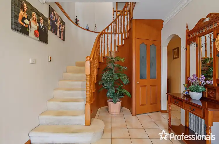 Second view of Homely house listing, 5 Batterbee Drive, Mooroolbark VIC 3138