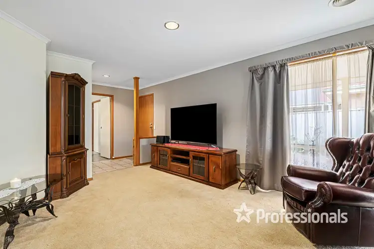 Second view of Homely house listing, 8 Elmslie Circuit, Wodonga VIC 3690