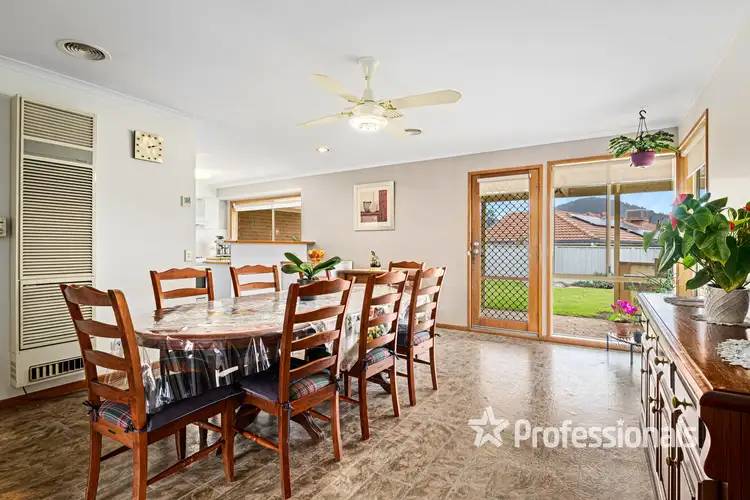 Fourth view of Homely house listing, 8 Elmslie Circuit, Wodonga VIC 3690