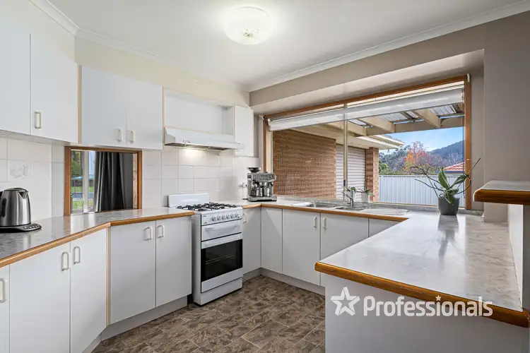 Fifth view of Homely house listing, 8 Elmslie Circuit, Wodonga VIC 3690