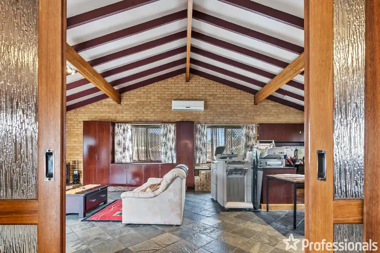 2 Chancery Court, Forrestfield WA 6058