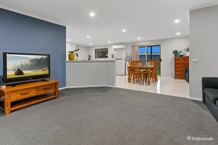 Fifth view of Homely house listing, 5 Collins Court, Maryborough VIC 3465