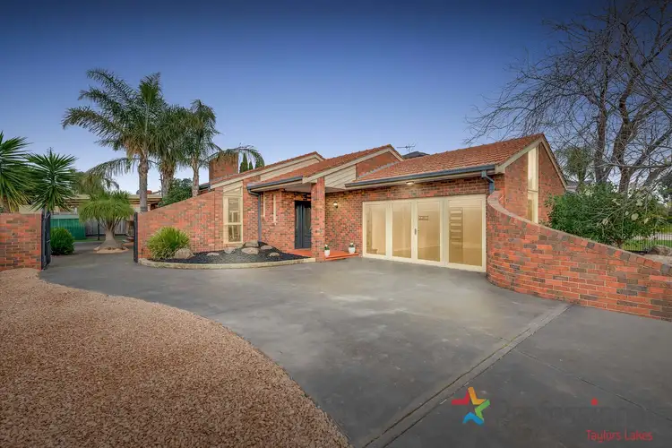 25 Fastnet Drive, Taylors Lakes VIC 3038