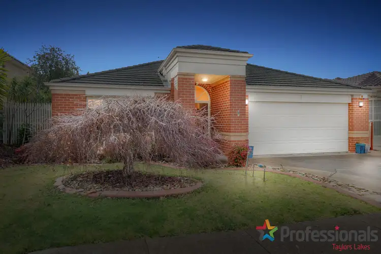 7 Kinnaird Court, Taylors Lakes VIC 3038