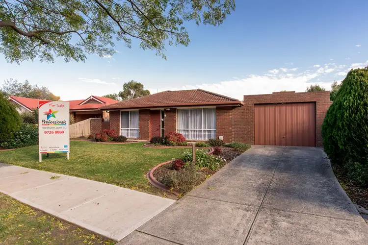 2 Hyde Park Walk, Mooroolbark VIC 3138