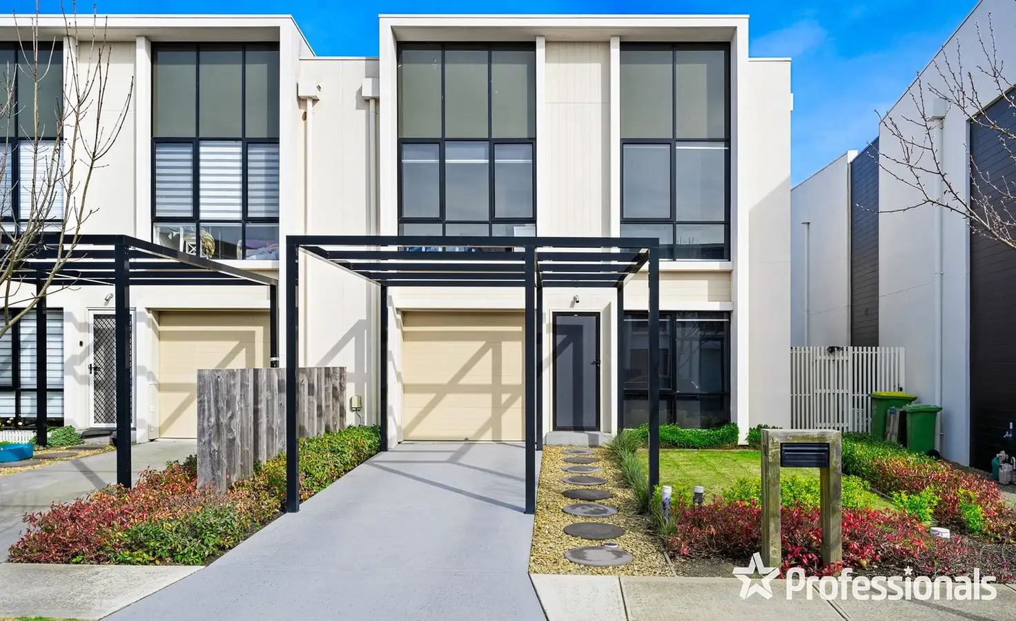 Main view of Homely townhouse listing, 18 Belsay Chase, Chirnside Park VIC 3116