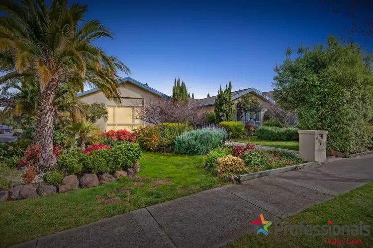 30 Salamander Drive, Taylors Lakes VIC 3038
