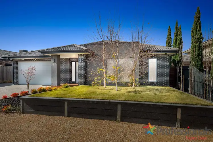 15 Coronation Street, Taylors Hill VIC 3037