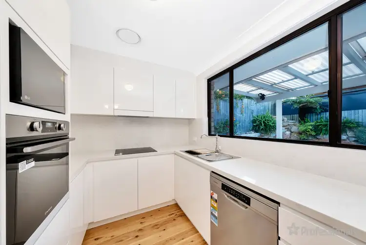 10 Dora Street, Lisarow NSW 2250