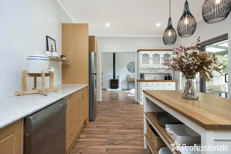 Fifth view of Homely house listing, 2 Craigie Place, Mundaring WA 6073