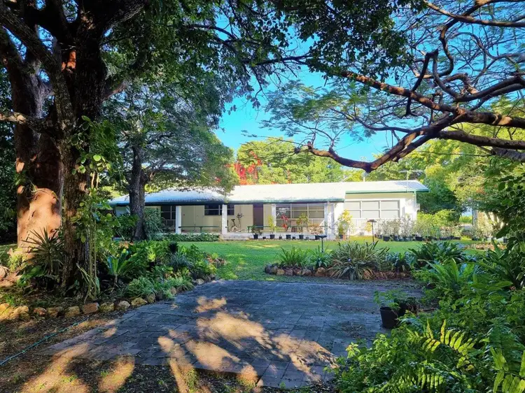 8 Horseshoe Bay Road, Bowen QLD 4805