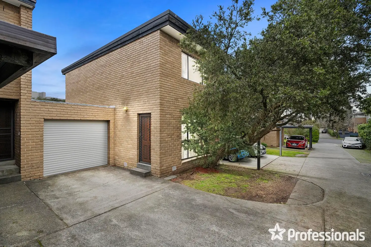 Main view of Homely unit listing, 2/301 Mount Dandenong Road, Croydon VIC 3136