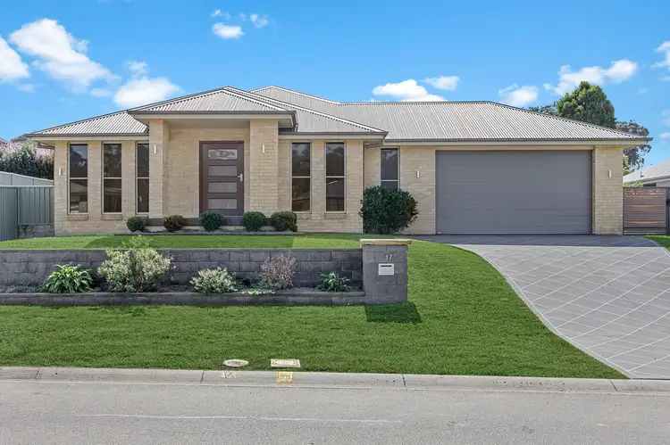 17 Hinchinbrook Close, Ashtonfield NSW 2323