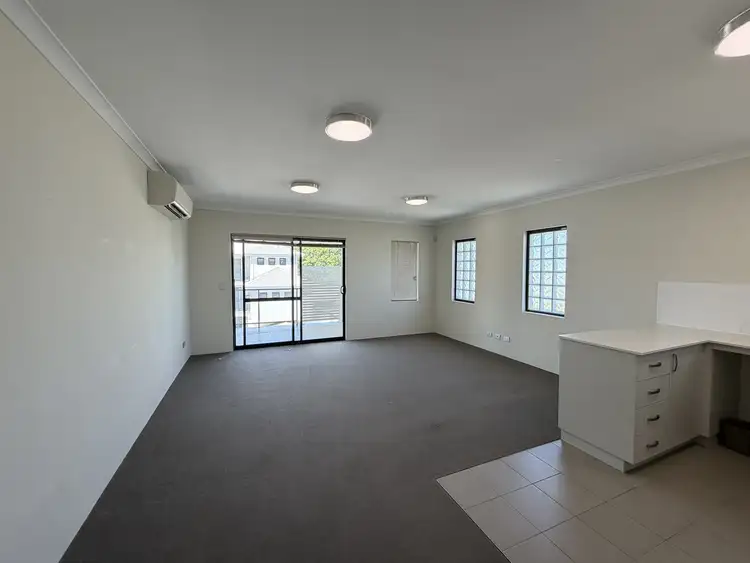 11/3 Beverley Road, Cloverdale WA 6105