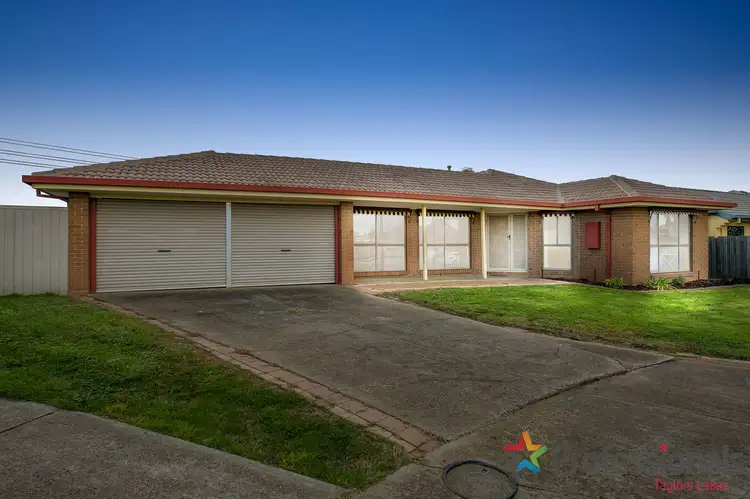 6 Kestrel Court, Taylors Lakes VIC 3038