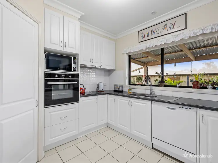 Sixth view of Homely house listing, 2 Backway Court, Maryborough VIC 3465