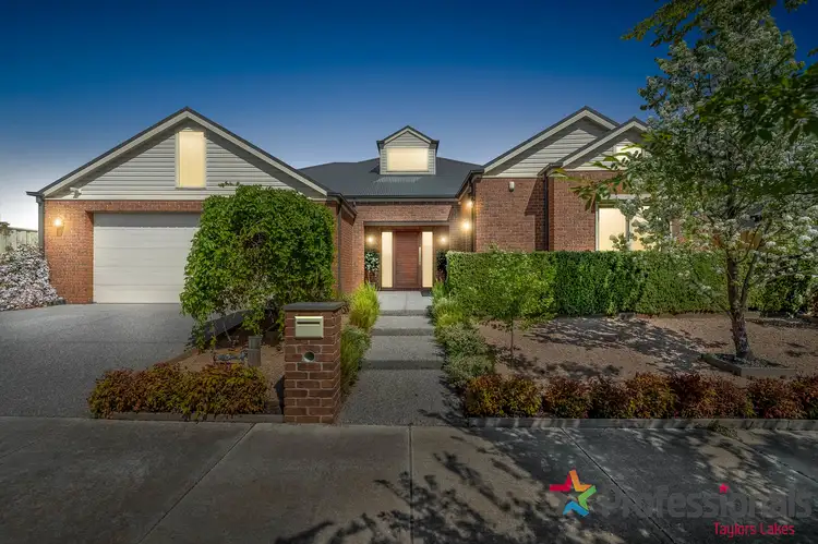 36 Cottesloe Parade, Taylors Hill VIC 3037