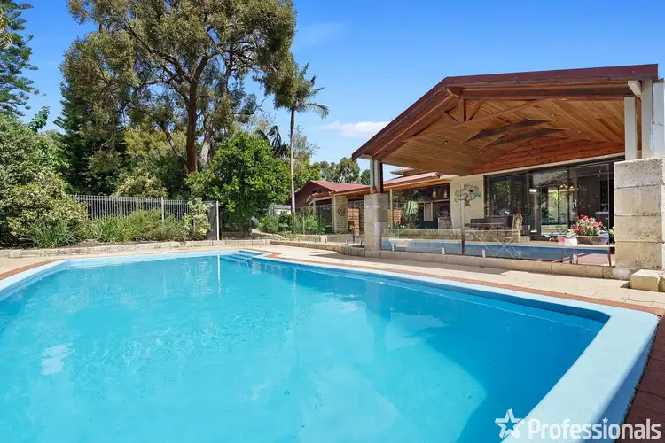 11 Woodland Grove, Maida Vale WA 6057