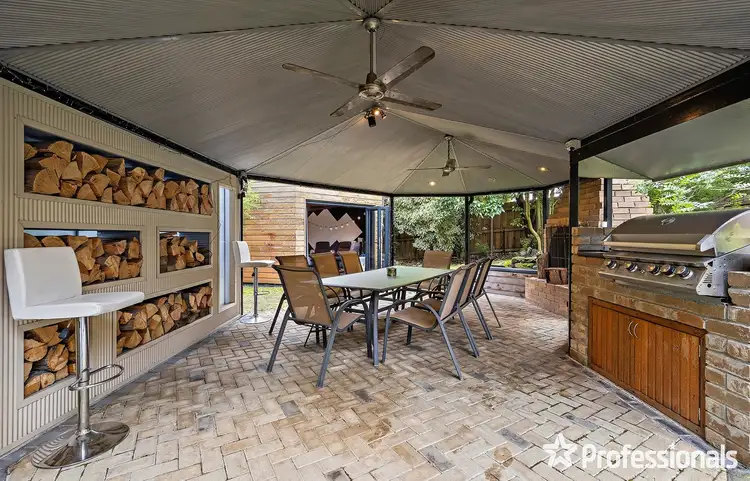 2 Highland Crescent, Mooroolbark VIC 3138