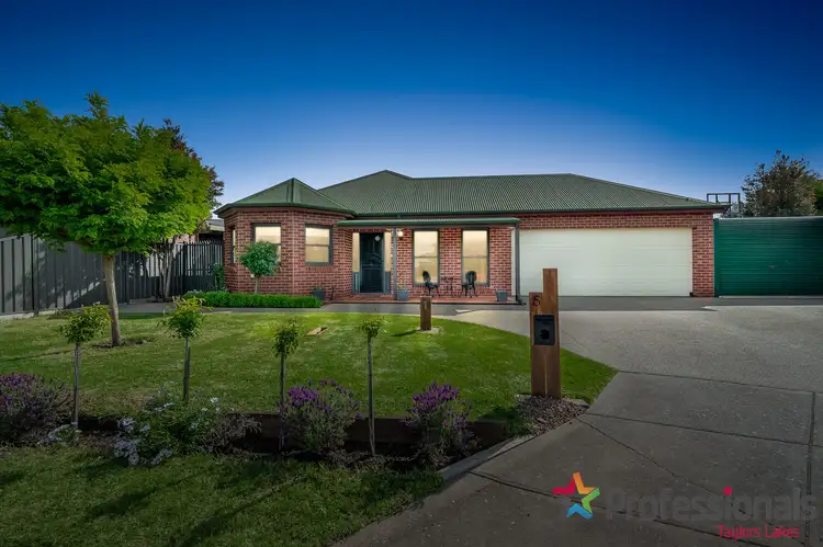5 Emma Court, Taylors Lakes VIC 3038
