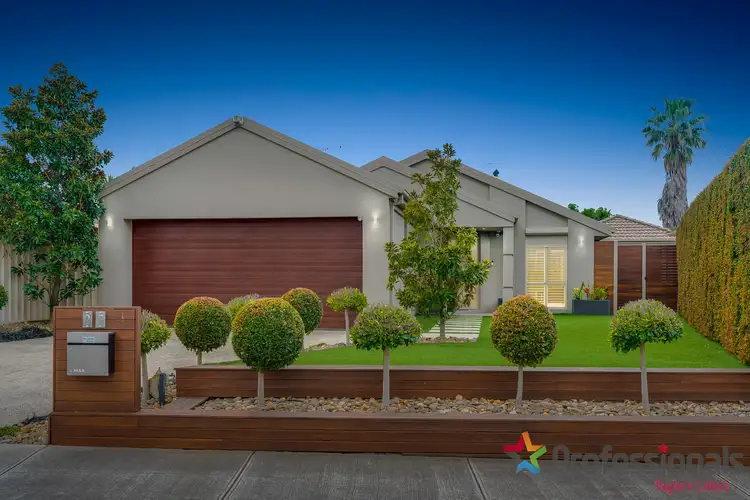 27 Messina Crescent, Taylors Lakes VIC 3038