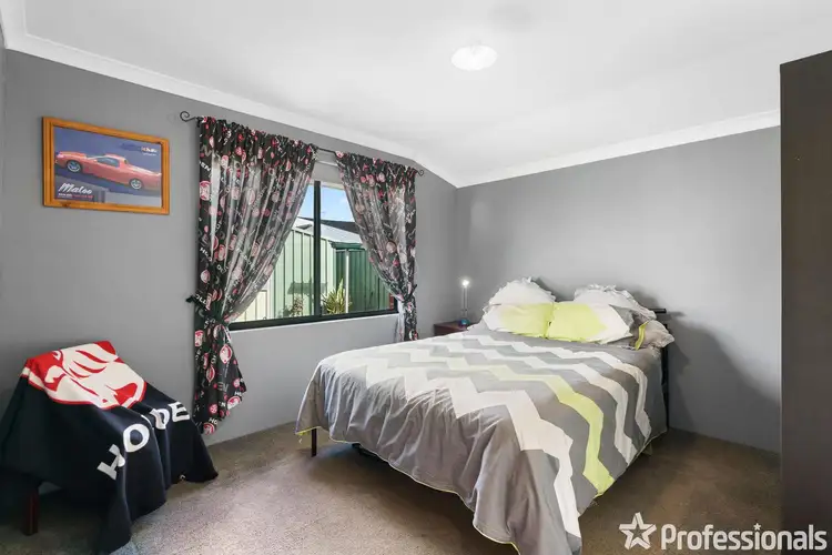 Sixth view of Homely house listing, 4 Sheriff Circuit, Wattle Grove WA 6107