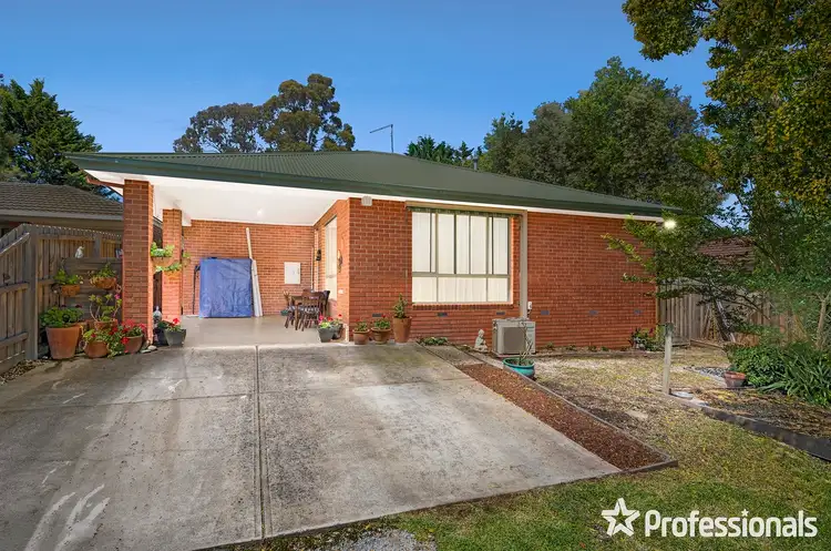 18 Charlwood Drive, Mooroolbark VIC 3138